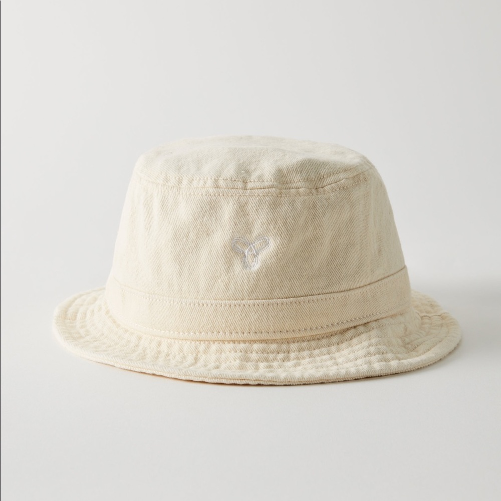Aritzia TNA Cream Bucket Hat